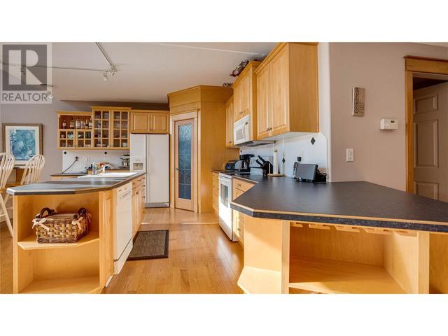 203 - 3473 Lakeview Place, House attached with 3 bedrooms, 2 bathrooms and 2 parking in North Okanagan F BC | Image 10
