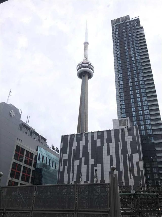 232 - 250 Wellington St W, Condo with 2 bedrooms, 1 bathrooms and 1 parking in Toronto ON | Image 1