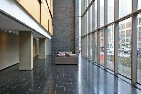 609 - 33 Charles St E, Condo with 2 bedrooms, 1 bathrooms and null parking in Toronto ON | Image 2
