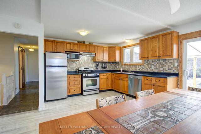877 Lockhart Rd, House detached with 3 bedrooms, 3 bathrooms and 10.5 parking in Innisfil ON | Image 3
