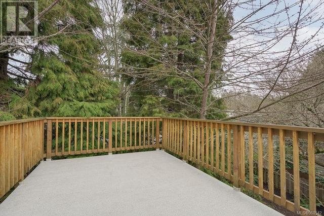 3945 Shorncliffe Rd, House detached with 6 bedrooms, 2 bathrooms and 5 parking in Saanich BC | Image 12