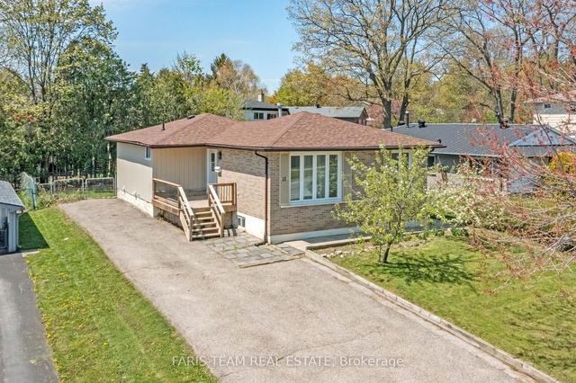 17 Daphne Cres, Barrie, ON, L4M2Y7 | Card Image