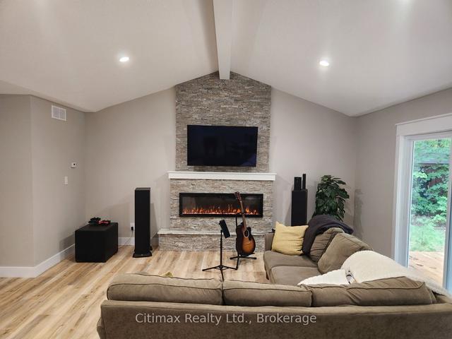 8350 Oakwood Dr, House detached with 3 bedrooms, 2 bathrooms and 9 parking in Lambton Shores ON | Image 19