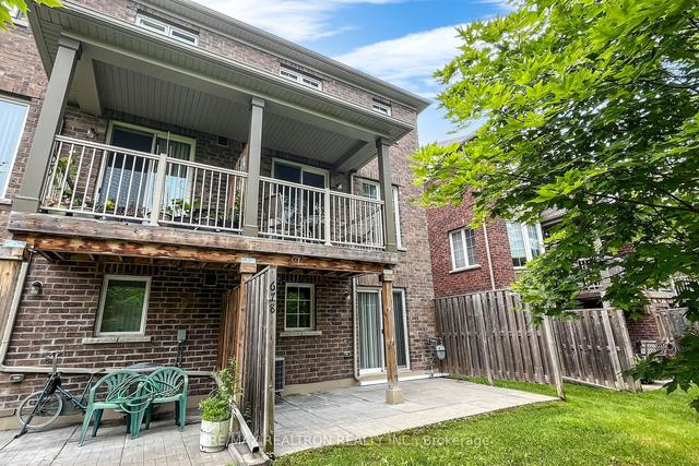 678 Wendy Culbert Cres, Townhouse with 3 bedrooms, 4 bathrooms and 2 parking in Newmarket ON | Image 30