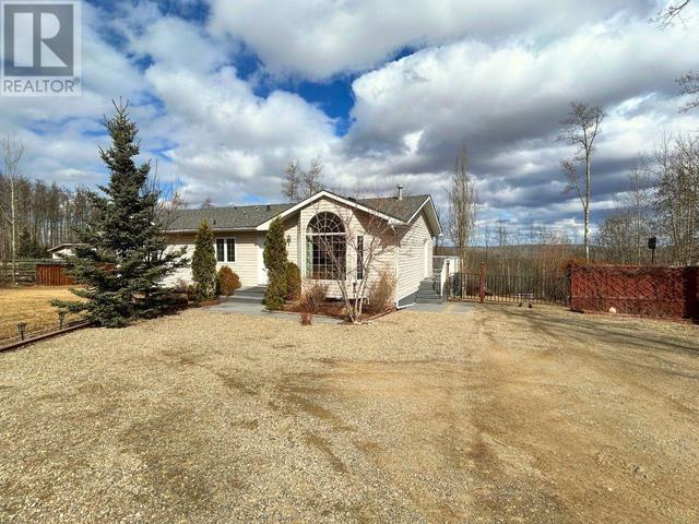 13284 Park Frontage Road, House detached with 5 bedrooms, 4 bathrooms and null parking in Peace River C BC | Image 1