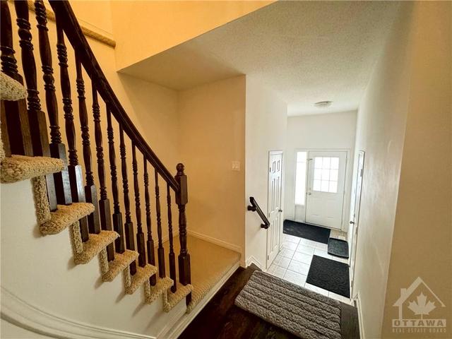 272 Macoun Circle, Townhouse with 3 bedrooms, 3 bathrooms and 2 parking in Ottawa ON | Image 8