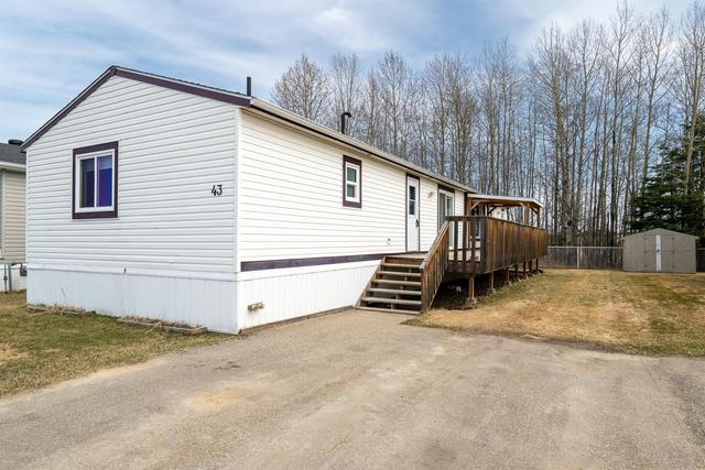 43 Gunderson Drive, House detached with 4 bedrooms, 2 bathrooms and 2 parking in Whitecourt AB | Image 1