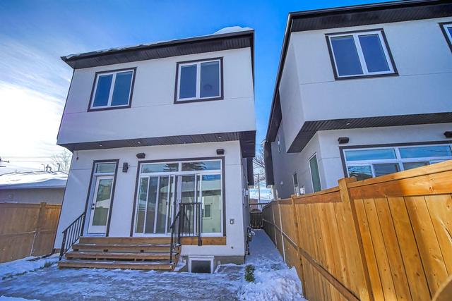 704 37 Street Sw, House detached with 4 bedrooms, 3 bathrooms and 2 parking in Calgary AB | Image 15