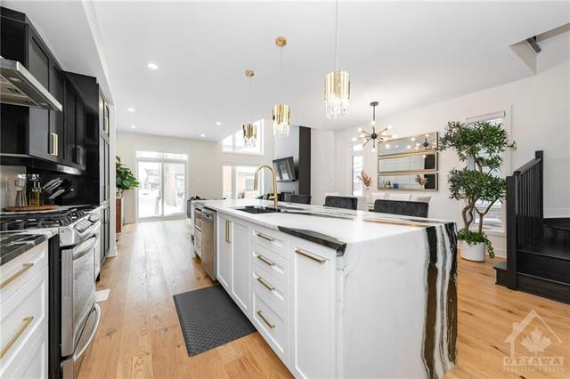 66 Longworth Avenue, Townhouse with 3 bedrooms, 3 bathrooms and 3 parking in Ottawa ON | Image 9