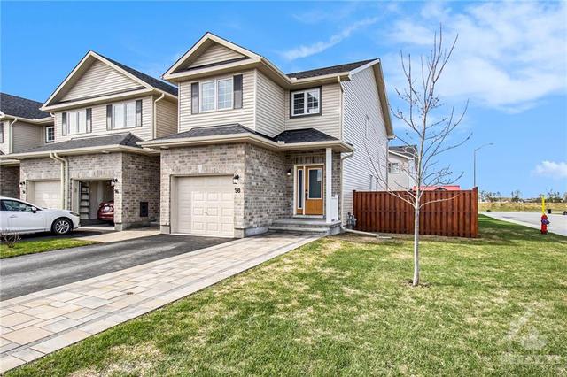 98 Bellwood Drive, Townhouse with 3 bedrooms, 4 bathrooms and 5 parking in Arnprior ON | Image 2
