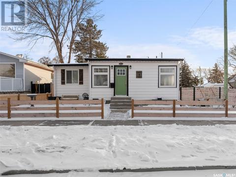 297 Duffield Street W, Moose Jaw, SK, S6H5H2 | Card Image