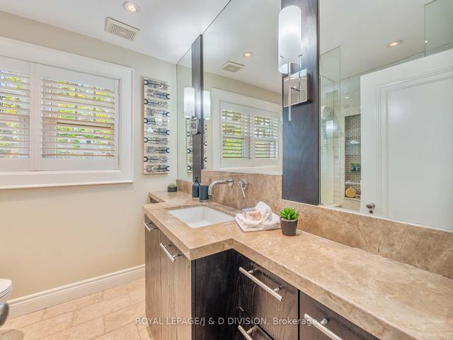 103 Cortleigh Blvd, House detached with 4 bedrooms, 5 bathrooms and 6 parking in Toronto ON | Image 11