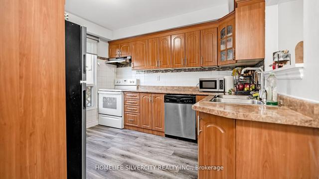 19 - 7560 Goreway Dr, Townhouse with 3 bedrooms, 3 bathrooms and 2 parking in Mississauga ON | Image 1