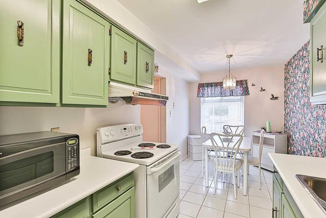 69 - 70 Crockamhill Dr, Townhouse with 3 bedrooms, 2 bathrooms and 2 parking in Toronto ON | Image 2
