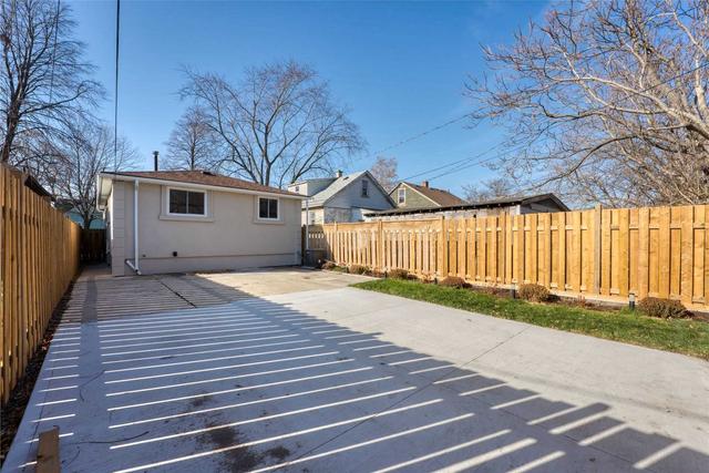 1300 Laurendeau Ave, House detached with 3 bedrooms, 1 bathrooms and 1 parking in Windsor ON | Image 24