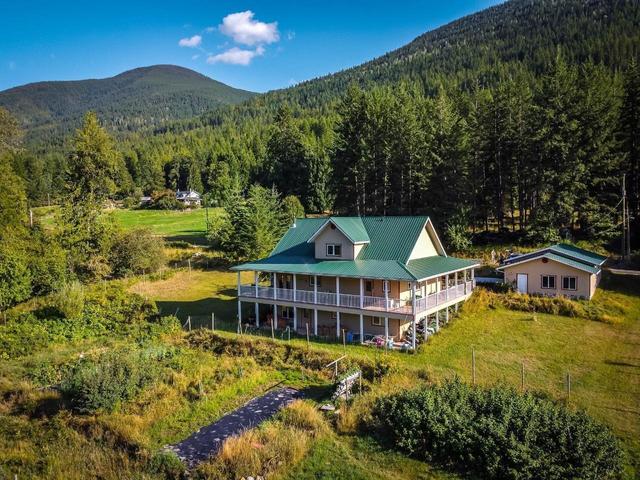 6291 Mill Creek Road, House detached with 4 bedrooms, 3 bathrooms and 10 parking in Central Kootenay E BC | Image 2