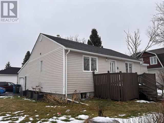 39 Fourth St W, House detached with 4 bedrooms, 2 bathrooms and null parking in Cochrane ON | Image 2