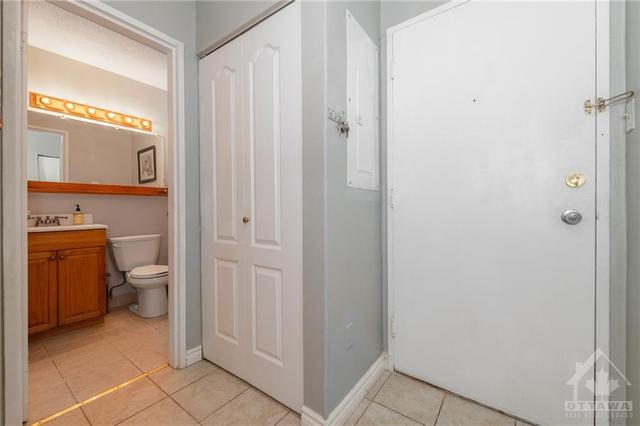 13k - 2080 Ogilvie Road, Townhouse with 3 bedrooms, 2 bathrooms and 1 parking in Ottawa ON | Image 2