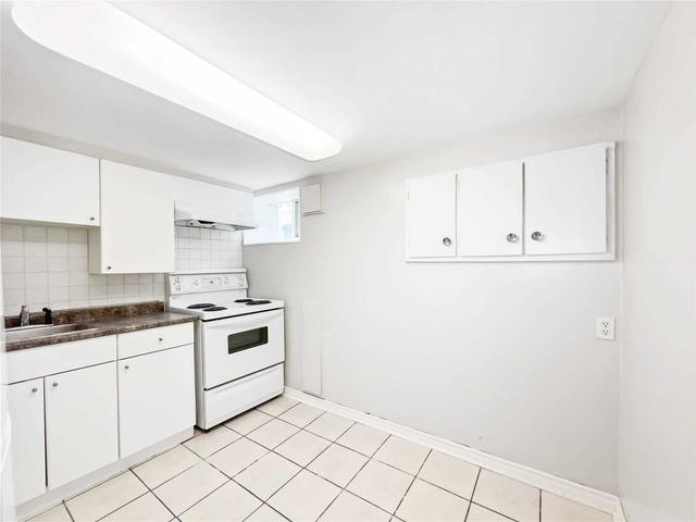 41 Pixley Cres, House semidetached with 1 bedrooms, 1 bathrooms and 0 parking in Toronto ON | Image 21