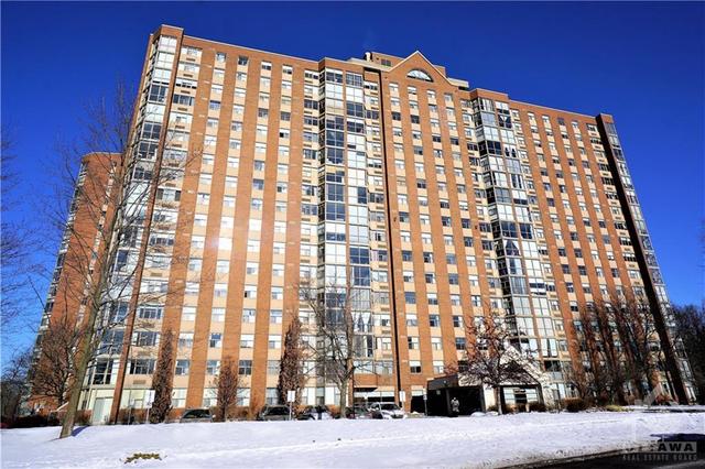 101 - 2760 Carousel Crescent, Condo with 2 bedrooms, 2 bathrooms and 1 parking in Ottawa ON | Image 1