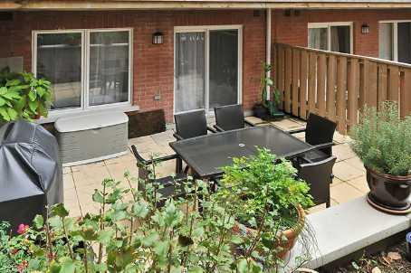 832 - 12 Laidlaw St, Townhouse with 2 bedrooms, 1 bathrooms and 1 parking in Toronto ON | Image 8