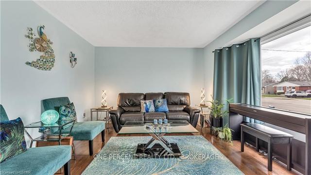 569 Elm St, House detached with 2 bedrooms, 2 bathrooms and 2 parking in St. Thomas ON | Image 22