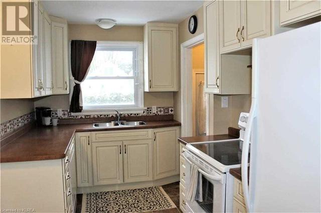 199 Angeline St S, House detached with 2 bedrooms, 1 bathrooms and 9 parking in Kawartha Lakes ON | Image 7