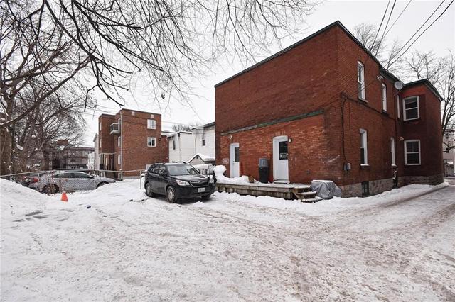 418 Nelson Street S, Home with 4 bedrooms, 2 bathrooms and 2 parking in Ottawa ON | Image 4