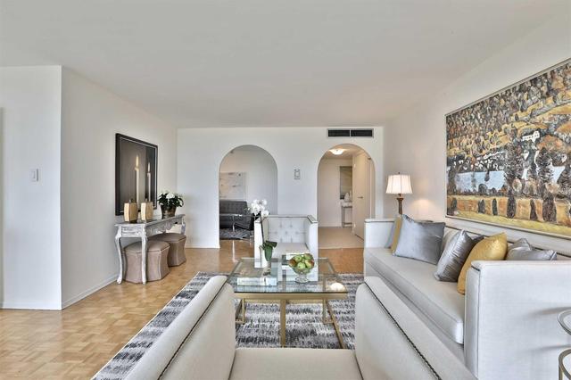 606 - 20 Avoca Ave, Condo with 2 bedrooms, 2 bathrooms and 1 parking in Toronto ON | Image 10