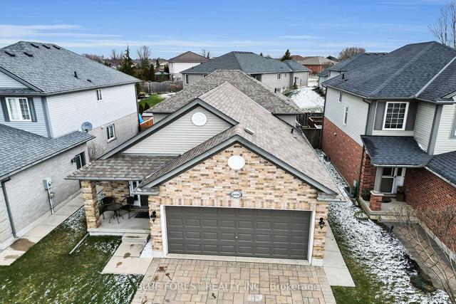 2891 Meadowgate Blvd, House detached with 3 bedrooms, 2 bathrooms and 4 parking in London ON | Image 1