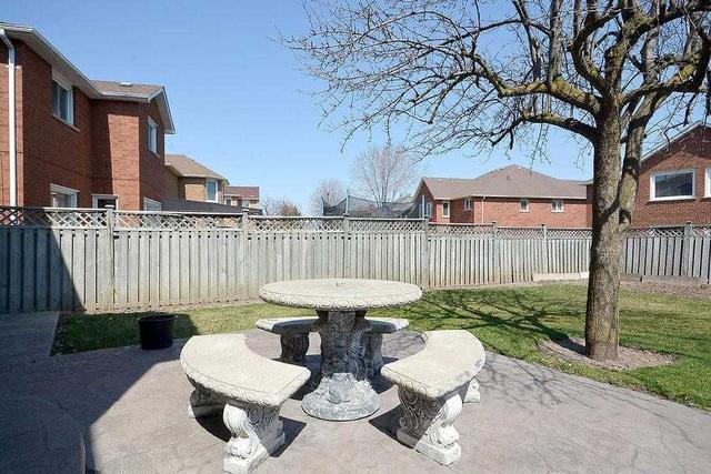 11 Lansdowne Dr, House detached with 4 bedrooms, 3 bathrooms and 4 parking in Brampton ON | Image 22