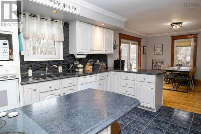 1575 Kings Road, House detached with 3 bedrooms, 2 bathrooms and null parking in Cape Breton NS | Image 11