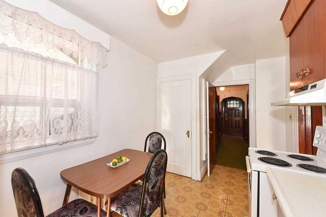 766 Euclid Ave, House semidetached with 3 bedrooms, 2 bathrooms and 2 parking in Toronto ON | Image 7
