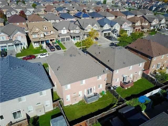 78 Lyndbrook Cres, House detached with 5 bedrooms, 5 bathrooms and 2 parking in Brampton ON | Image 2