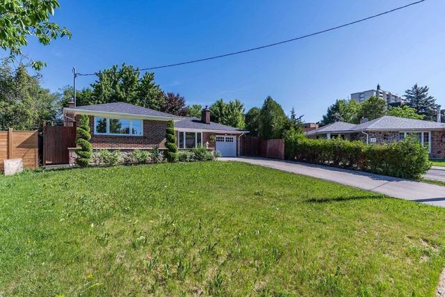 24 Roseglen Cres, House detached with 3 bedrooms, 2 bathrooms and 6 parking in Toronto ON | Image 12