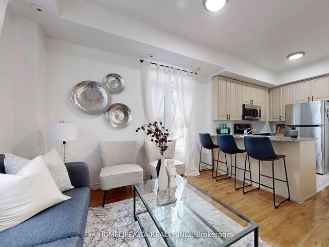 th32 - 68 Carr St, Townhouse with 2 bedrooms, 2 bathrooms and 1 parking in Toronto ON | Image 3