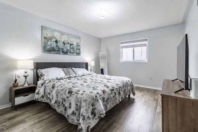 28 Secord Cres, House semidetached with 3 bedrooms, 3 bathrooms and 4 parking in Brampton ON | Image 11
