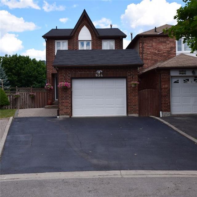 694 Heatherwood Sq E, House detached with 3 bedrooms, 4 bathrooms and 5 parking in Mississauga ON | Image 1