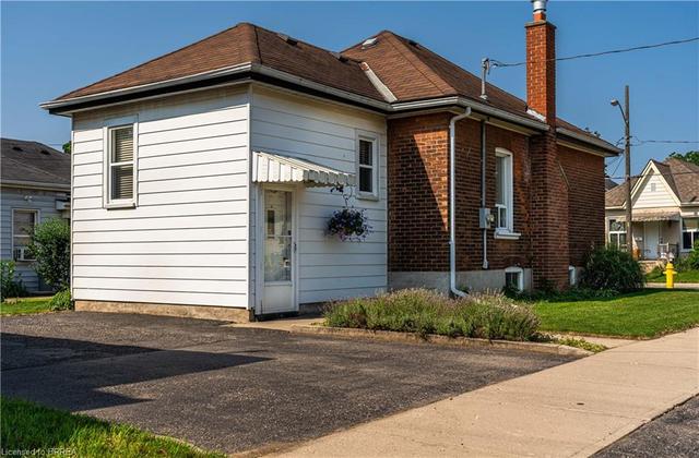36 Gordon Street, House detached with 2 bedrooms, 1 bathrooms and null parking in Brantford ON | Image 8