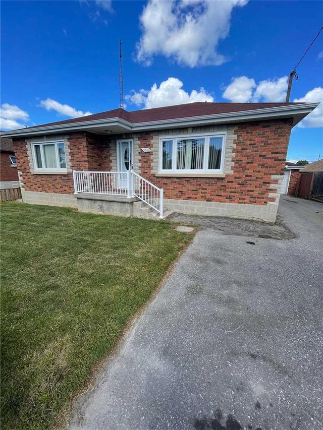 845 Sylvia St, House detached with 3 bedrooms, 1 bathrooms and 3 parking in Oshawa ON | Card Image