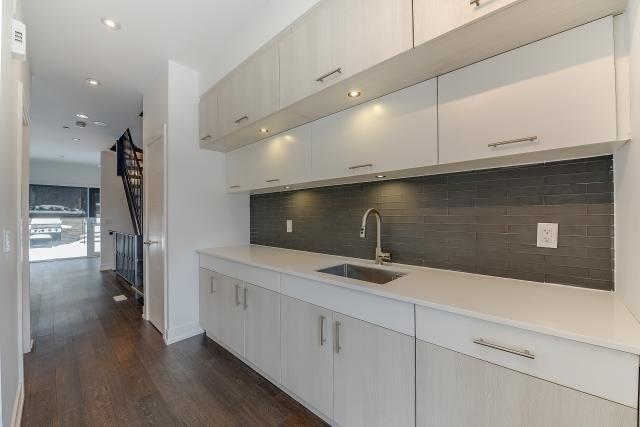 213 Manning Ave, House attached with 3 bedrooms, 3 bathrooms and 1 parking in Toronto ON | Image 5