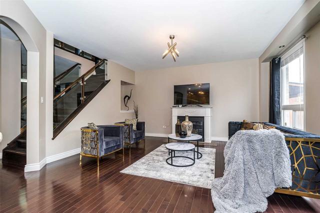 23 Ainsbury Ave, House detached with 5 bedrooms, 5 bathrooms and 4 parking in Ajax ON | Image 7