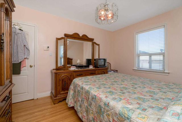 58 Kane Ave, House detached with 2 bedrooms, 2 bathrooms and 3 parking in Toronto ON | Image 6