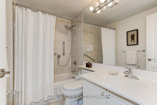 rg5 - 2 Clairtrell Rd, Condo with 2 bedrooms, 3 bathrooms and 2 parking in Toronto ON | Image 11