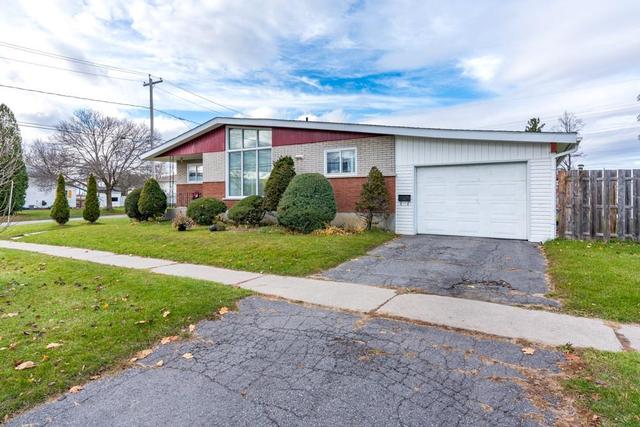 1401 Lascelle Avenue, House detached with 3 bedrooms, 1 bathrooms and 4 parking in Cornwall ON | Image 1