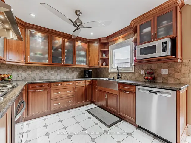 575 Sheppard Ave, House detached with 5 bedrooms, 5 bathrooms and 4 parking in Pickering ON | Image 2