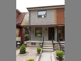856 Manning Ave, House semidetached with 3 bedrooms, 2 bathrooms and 2 parking in Toronto ON | Image 1