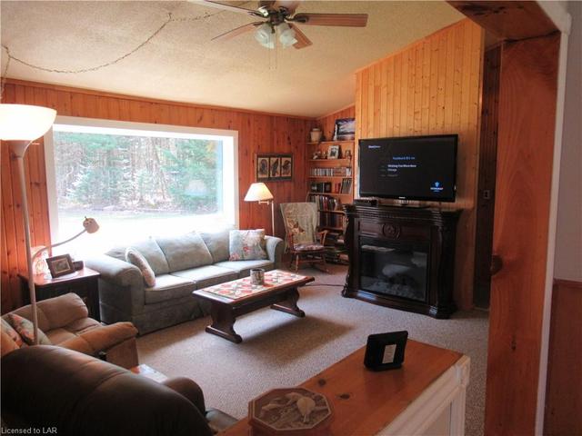 1130 Lone Pine Drive, House detached with 3 bedrooms, 1 bathrooms and null parking in Bracebridge ON | Image 9