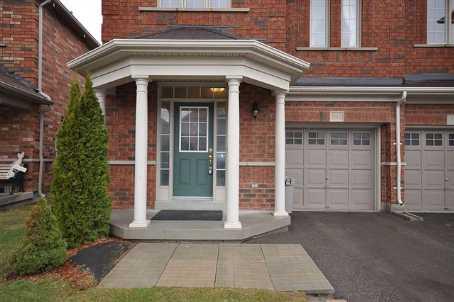 862 Oaktree Cres, House semidetached with 4 bedrooms, 3 bathrooms and 2 parking in Newmarket ON | Image 2