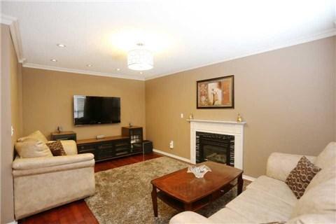 27 Sir Michael Pl, House detached with 4 bedrooms, 4 bathrooms and 2 parking in Brampton ON | Image 8